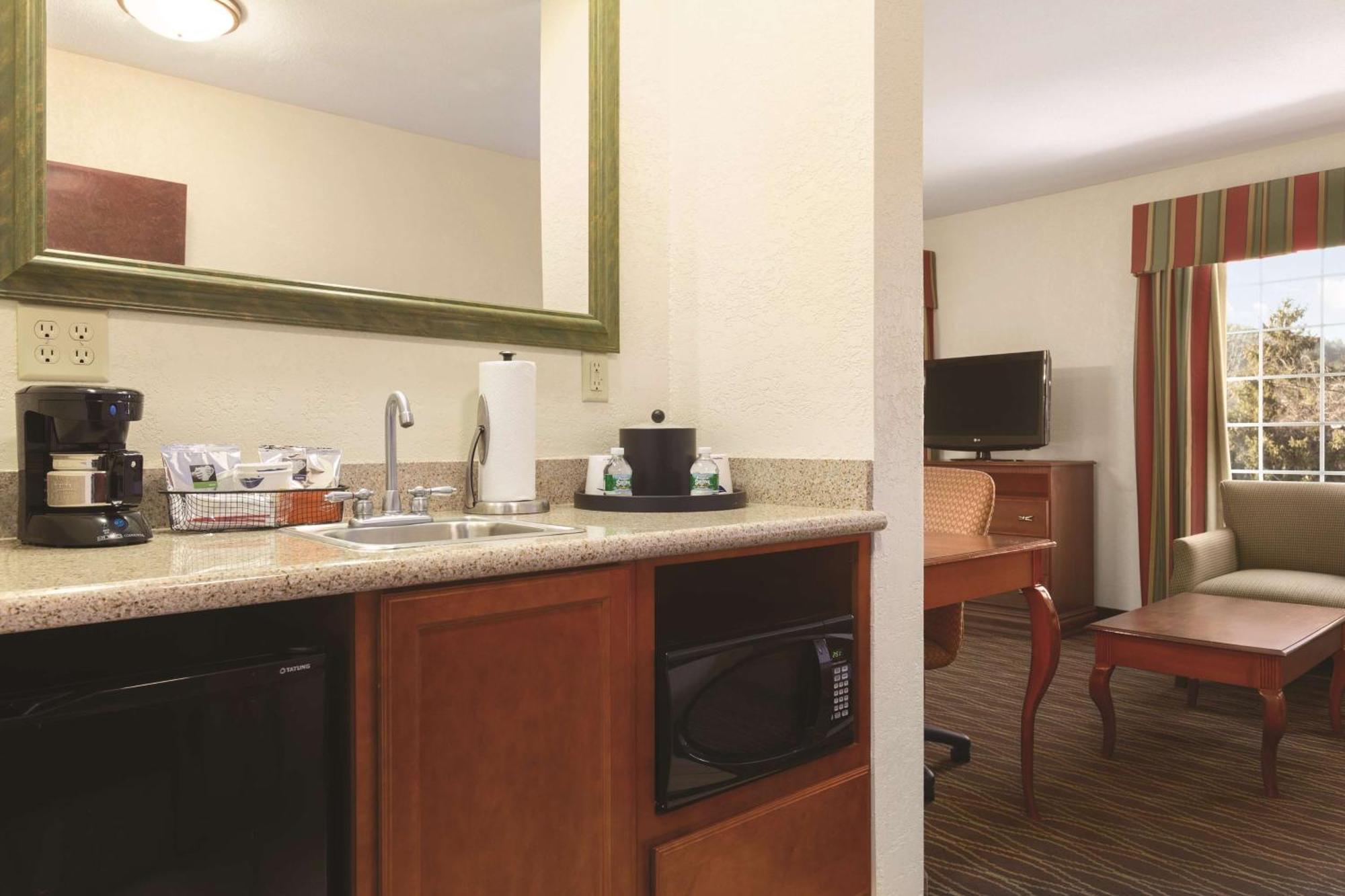 Hampton Inn & Suites Greenfield Exterior foto