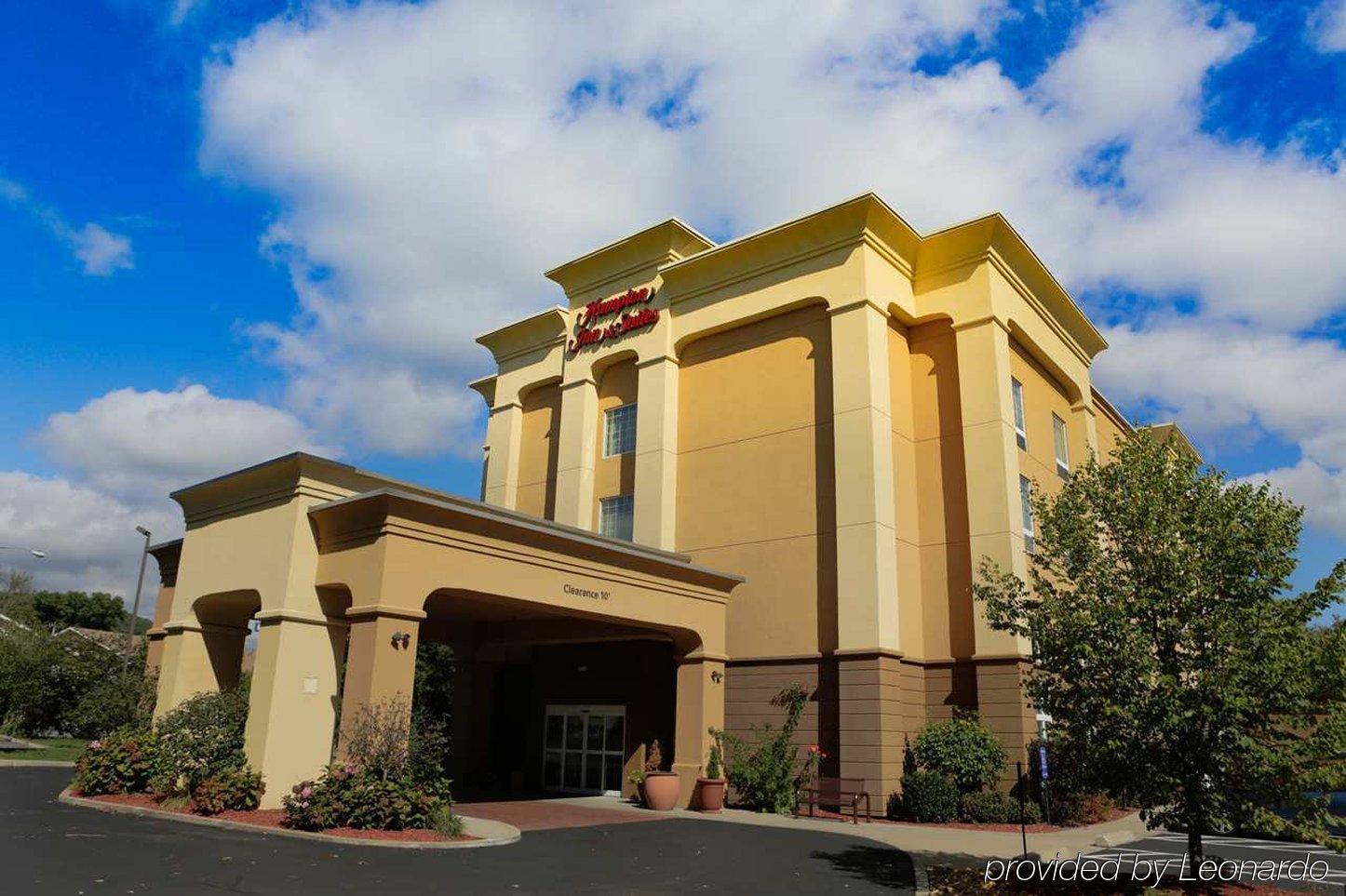 Hampton Inn & Suites Greenfield Exterior foto