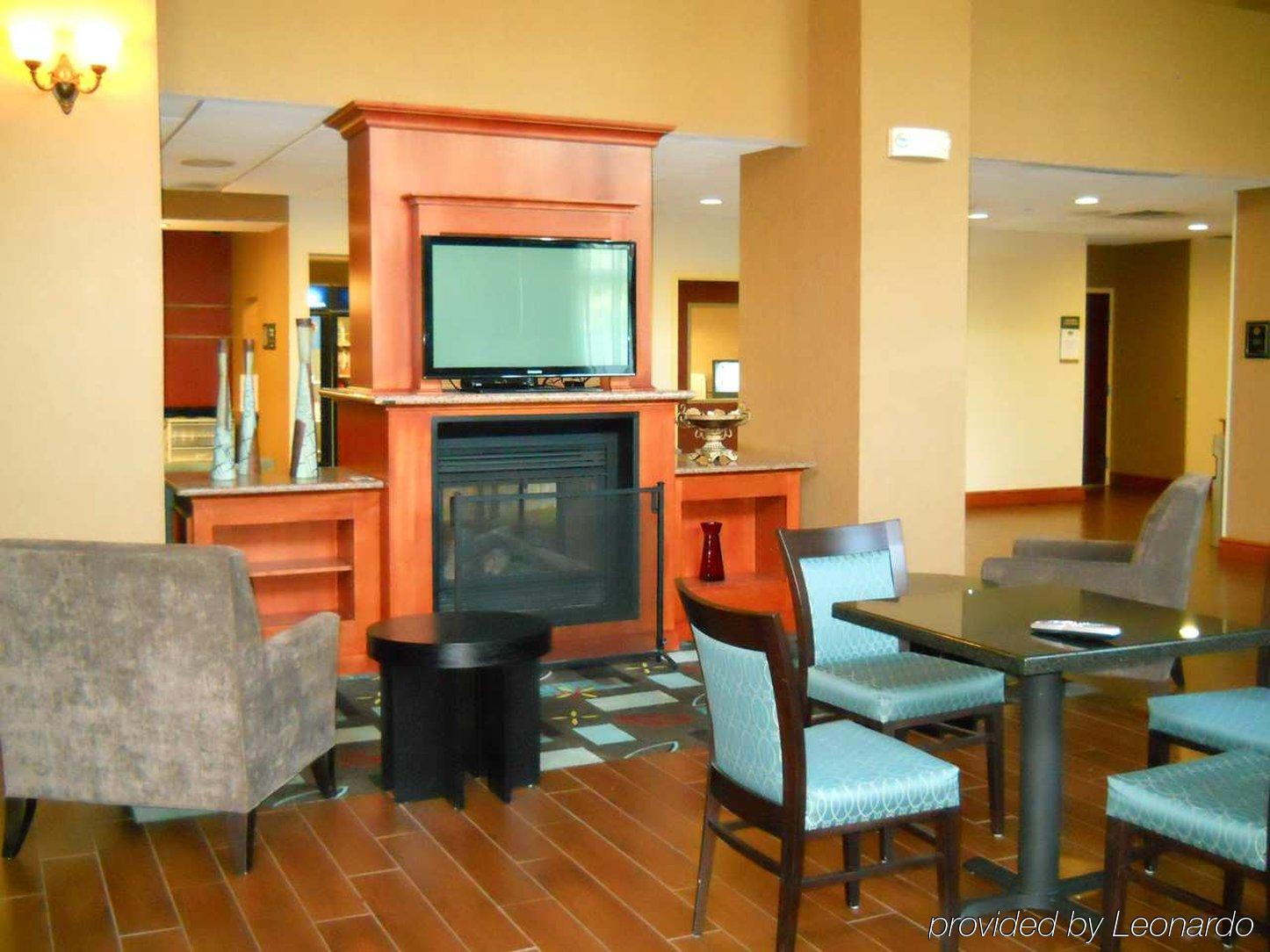 Hampton Inn & Suites Greenfield Exterior foto